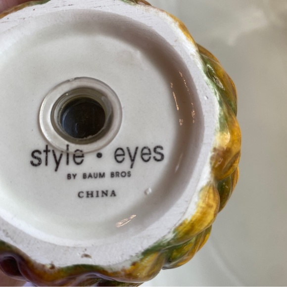 Style-Eyes by Baum Bros Pineapple Salt & Pepper Shaker Set - Picture 6 of 7